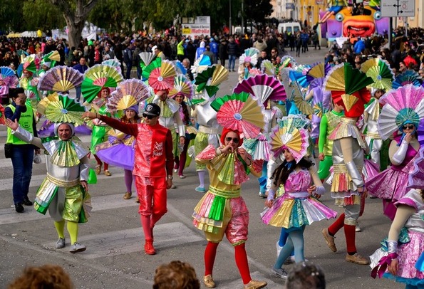 Pestaggi in Piazza del Popolo… durante la sfilata di Carnevale