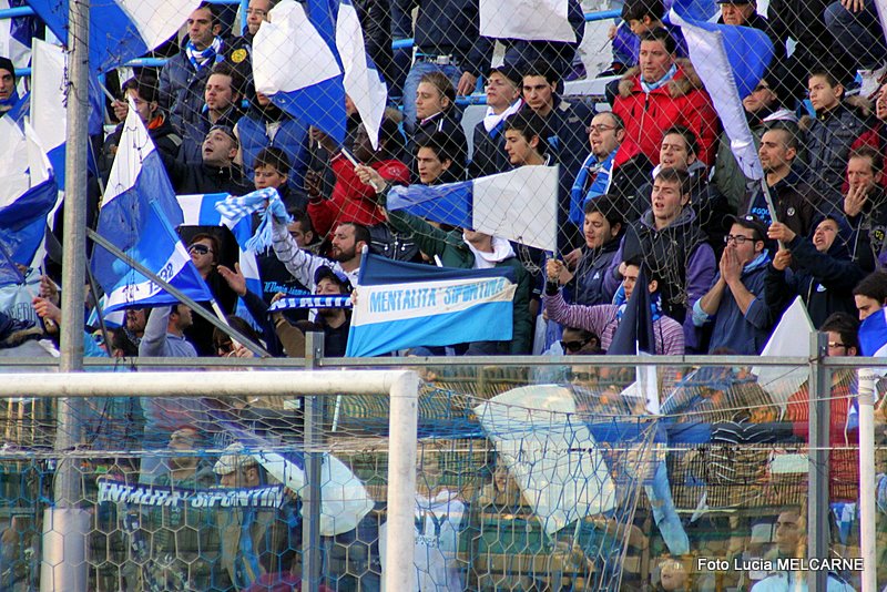 CHIUDERE LA CURVA PER APRIRE IL DIALOGO CHIUDERE LA CURVA PER APRIRE IL DIALOGO