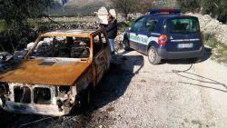 Auto e scooter ritrovate cannibalizzate