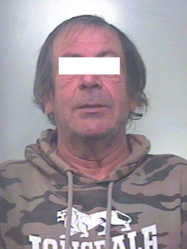 Sorpreso a girare armato e con un fucile modificato nascosto in casa. I Carabinieri arrestano 59enne