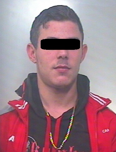 Evade dai domiciliari, arresto per 19enne