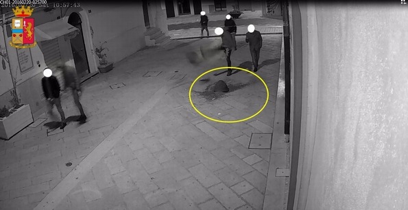 Atti vandalici in città: denunciati sette giovani