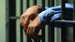 Foggia, detenuto aggredisce tre agenti in carcere