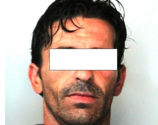 Minacciano manfredoniano con coltello e mazza di ferro: arrestati due foggiani