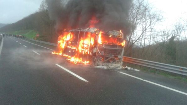 In fiamme autobus con pellegrini a bordo diretti da  san Pio