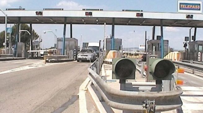 tragedia sfiorata in autostrada: due anziani in viaggio contromano, salvati dalla Polstrada