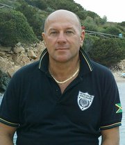 Stalking, la pedinava anche al cimitero: fermato 55enne recidivo Stalking, la pedinava anche al cimitero: fermato 55enne recidivo