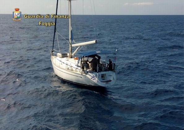 Scafisti in barca a vela trasportavano curdi per 10mila euro a tratta: arrestati