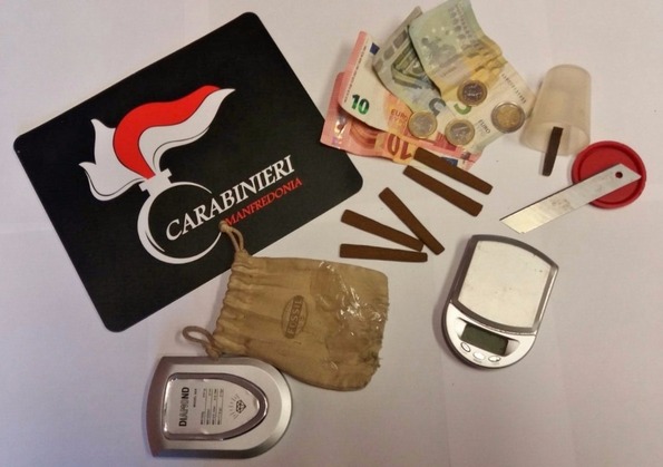 Manfredonia: Carabinieri arrestano giovane spacciatore davanti a una scuola