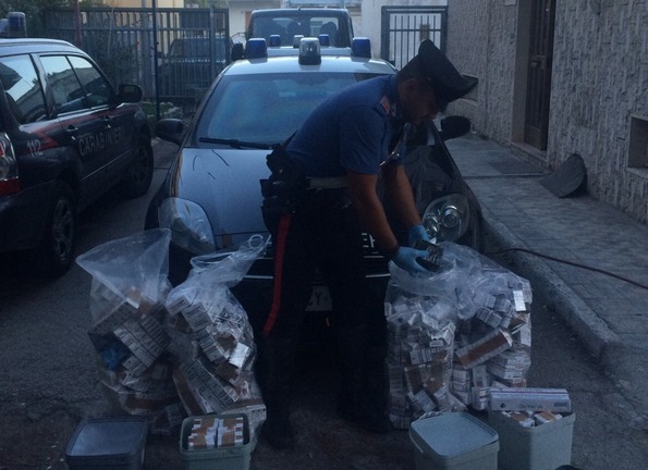 Sigarette di contrabbando nascoste in container di formaggio: sette arresti