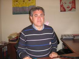 CHI DI POLITICA VIVE (BENE) E CHI DI POLITICA MUORE A MANFREDONIA.