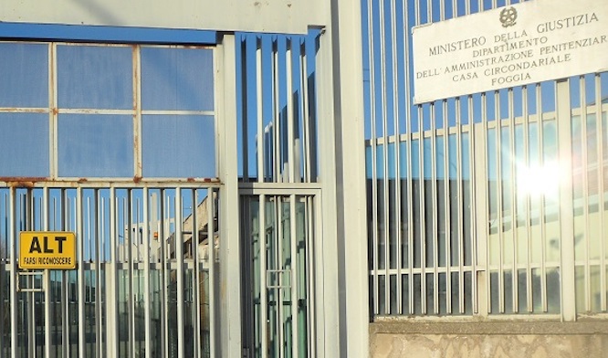 Carcere di Foggia, agente picchiato selvaggiamente da detenuto