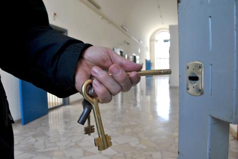 Puglia, carceri sovraffollate in 3.200 per 2.300 posti