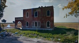 CASA CANTONIERA SULLA SP73 UTILIZZATA COME DISCARICA