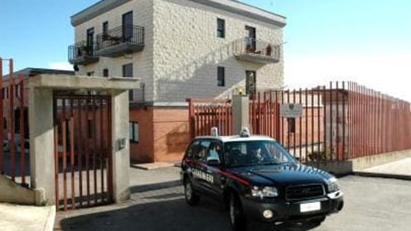 Monte Sant'Angelo, furti nelle scuole: denunciati minorenni