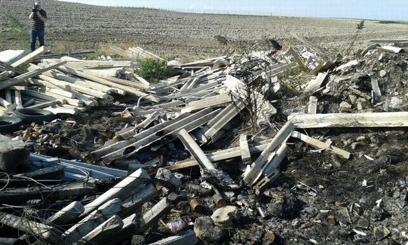 Discarica a ridosso di un canale del Consorzio di Bonifica