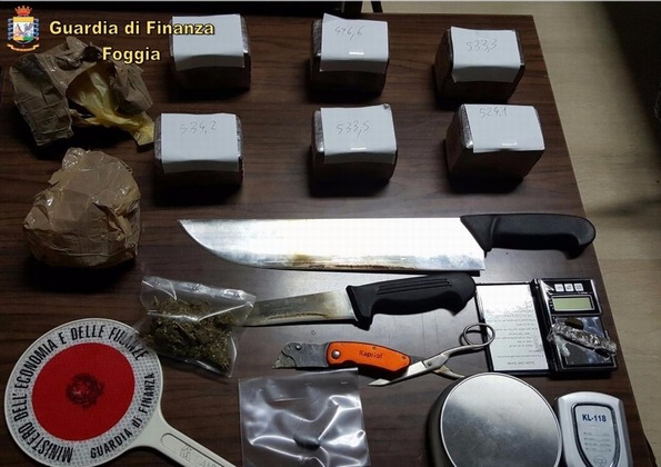 Droga nell'auto: due arresti della GdF