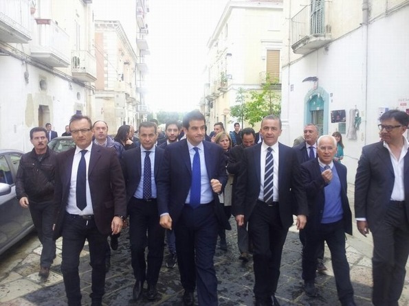 Fitto a Foggia: "Berlusconi e Vitali hanno distrutto Forza Italia. Noi andiamo Oltre" Fitto a Foggia: "Berlusconi e Vitali hanno distrutto Forza Italia. Noi andiamo Oltre"