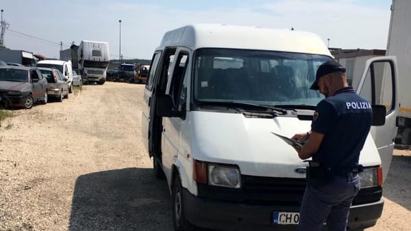 Cerignola, trasportava braccianti nei campi: denunciato caporale