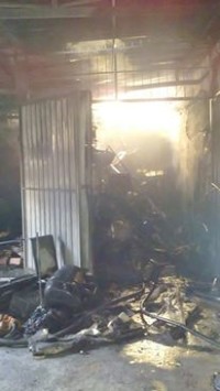 Incendio in zona Cimitero: box auto in fiamme Incendio in zona Cimitero: box auto in fiamme