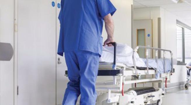 Proroghe per infermieri precari e assunzioni per specialisti: gli emendamenti fanno discutere