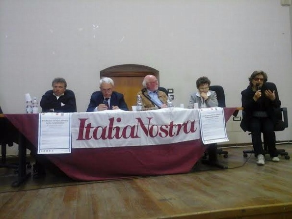 Introna a Manfredonia: "Difendiamo il mare del Gargano. No alle trivelle" Introna a Manfredonia: "Difendiamo il mare del Gargano. No alle trivelle"