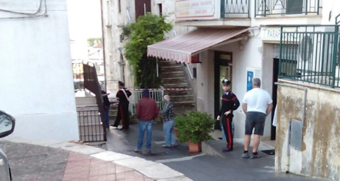 Colpo di pistola al volto, ansia per la 15enne Nicolina. Si cerca l’ex della madre