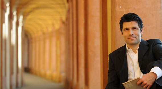 Al via il progetto di Marcello Corvino, conferenza stampa a Manfredonia con Lucio Dalla Al via il progetto di Marcello Corvino, conferenza stampa a Manfredonia con Lucio Dalla