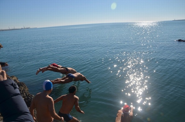 Caldo Natale, a Manfredonia si festeggia con il bagno a mare