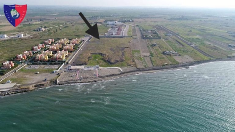Rifiuti «tombati» in una spiaggia  sequestri per 7 mln a ditte