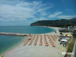 Blitz sulla spiaggia di Mattinata, demolito manufatto del boss Scirpoli
