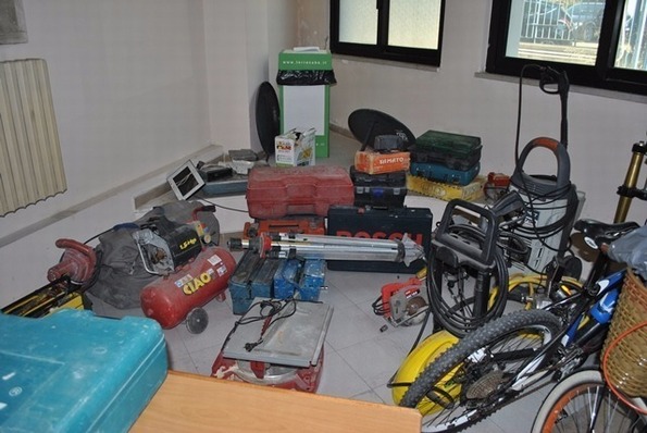 A Manfredonia la polizia recupera centomila euro di merce rubata