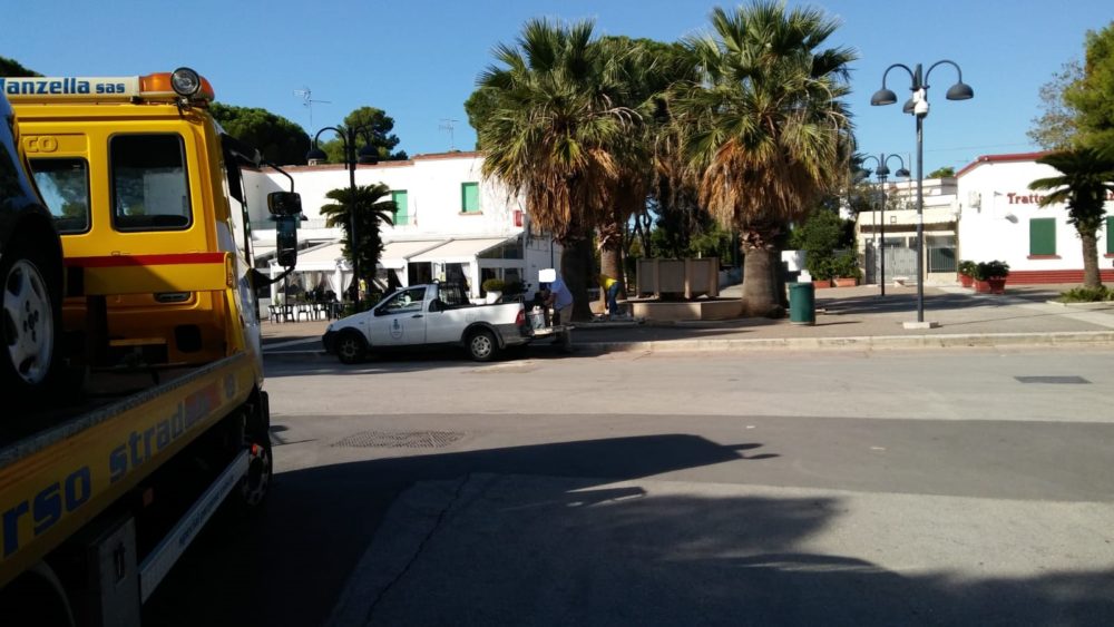 Auto fuori strada a siponto