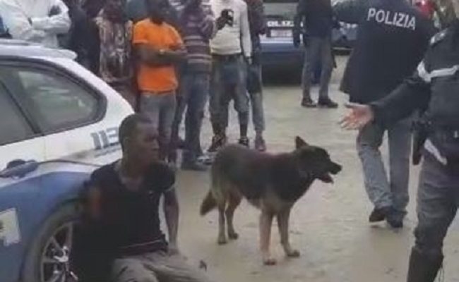 CAMPAGNE IN LOTTA: “NESSUNA AGGRESSIONE ALLA POLIZIA, MIGRANTE LEGATO ALLA RUOTA POSTERIORE DELLA VOLANTE DELLA POLIZIA”