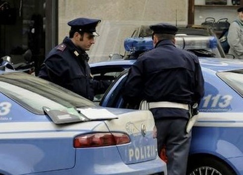 Si finge poliziotto ed estorce denaro: arrestato 43enne manfredoniano