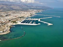 Porto turistico di Manfredonia: auto finisce in mare