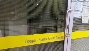 Foggia, rapina alle Poste: in due irrompono nell'ufficio e fuggono col malloppo