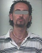 Evade dai domiciliari e picchia convivente: arrestato