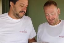 Salvini promuove un locale di  Manfredonia