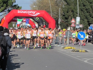 Piazza d’onore per Dario Santoro nella maratonina della riviera dei Dogi Piazza d’onore per Dario Santoro nella maratonina della riviera dei Dogi