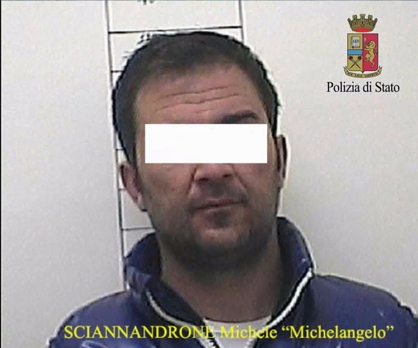 Botte e rapina alle poste, incastrati dalle telecamere: due arresti