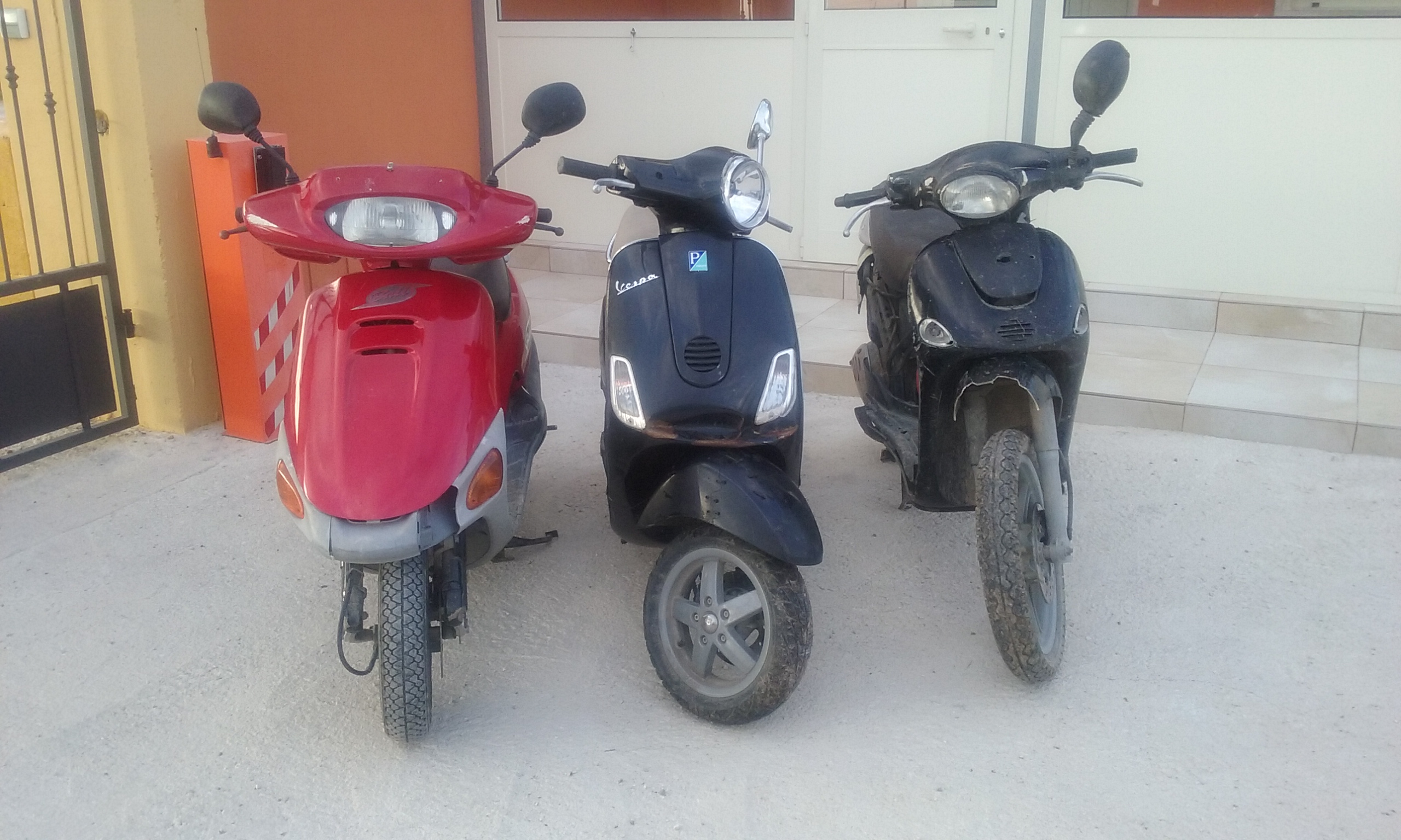 Forestale: rinvenuti 3 scooter rubati e 5 denunce