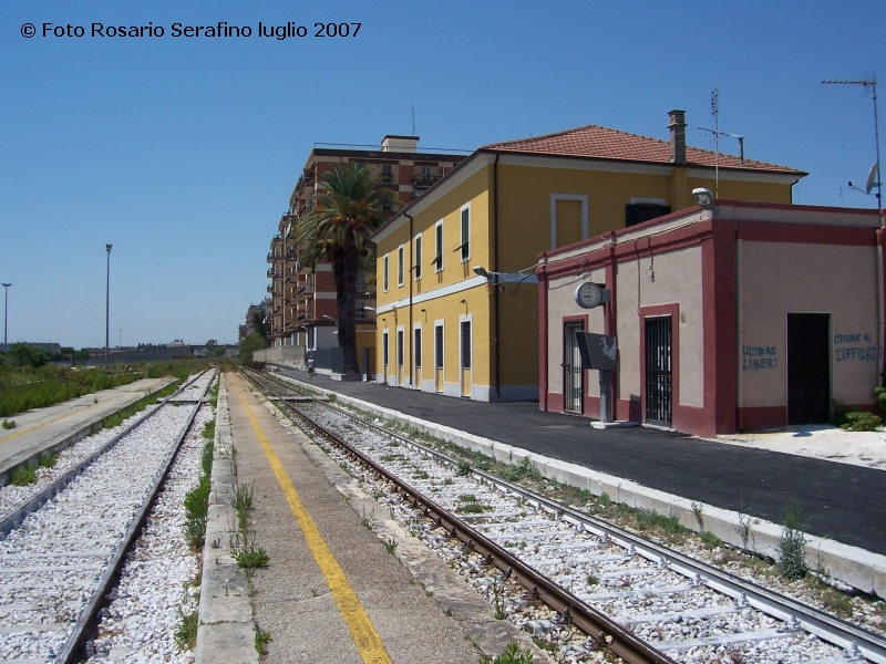 Verso la chiusura della tratta ferroviaria Manfredonia Foggia ,In vendita suoli e alloggi Area Stazione