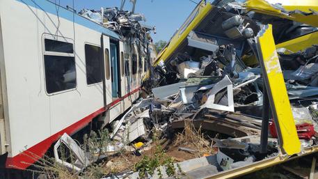 Puglia, incidente ferroviario tra Andria e Corato: almeno 25 morti