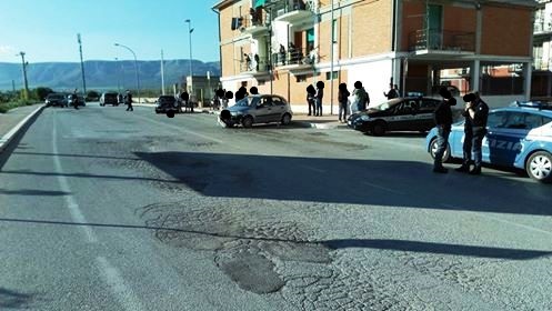 Manfredonia, frontale tra due mezzi in via degli Iris: 4 feriti