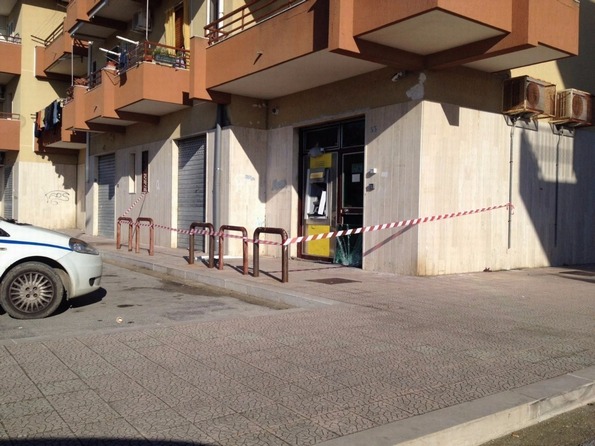Bomba davanti a bancomat a Zapponeta e Torremaggiore Bomba davanti a bancomat a Zapponeta e Torremaggiore