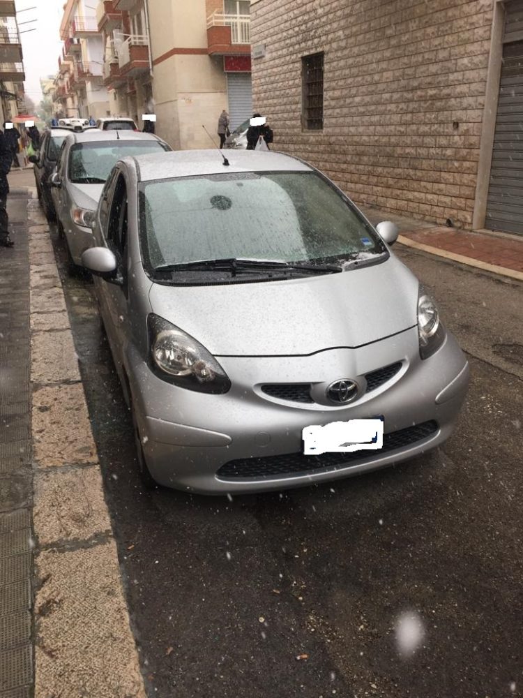 Manfredonia, in fiamme auto di un agente della polizia municipale