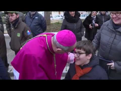 Vieste, bagno di folla per Padre Franco Moscone