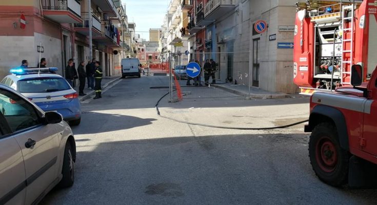 MANFREDONIA, INCENDIO DISTRUGGE AGENZIA IMMOBILIARE IN VIA G.T. GIORDANO
