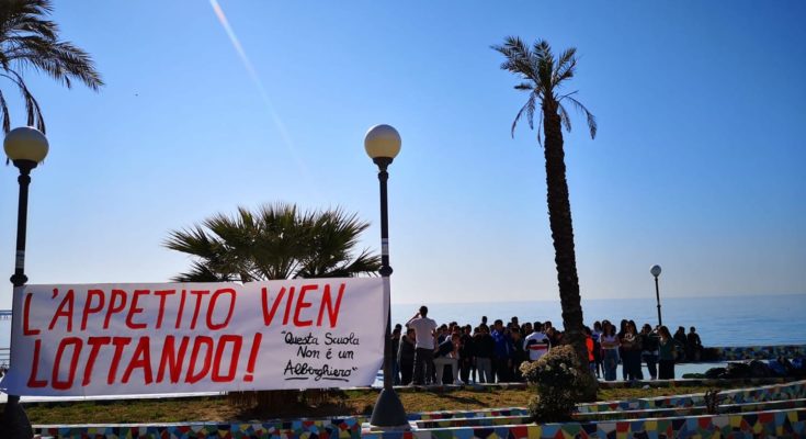 ALBERGHIERO MANFREDONIA, “LA LOTTA HA RIPAGATO, ORA ATTENDIAMO I LABORATORI” ALBERGHIERO MANFREDONIA, “LA LOTTA HA RIPAGATO, ORA ATTENDIAMO I LABORATORI”